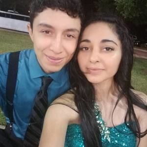 Meet your Posher, Charezze